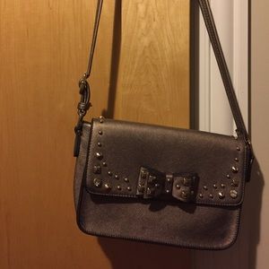 A crossly body purse